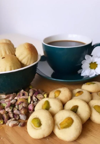 غريبة بالفستق كيتو