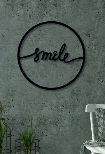 Smile بطابع بسيط وإيجابي
