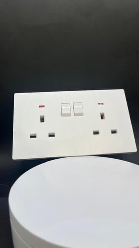 فيش 7×14 مجوز 13 امبير بيانو ابيض مفتاح ولمبة Fels...