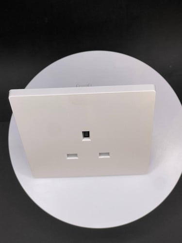 فيش 13 امبير بيانو ابيض بدون مفتاح ولمبة Felsen ضم...