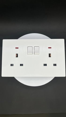 فيش 7×14 مجوز 13 امبير بيانو ابيض مفتاح ولمبة Fels...