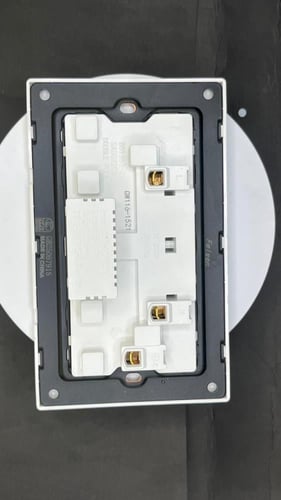 فيش 7×14 USB وType-C مدمج 13 امبير بيانو ابيض مفتا...