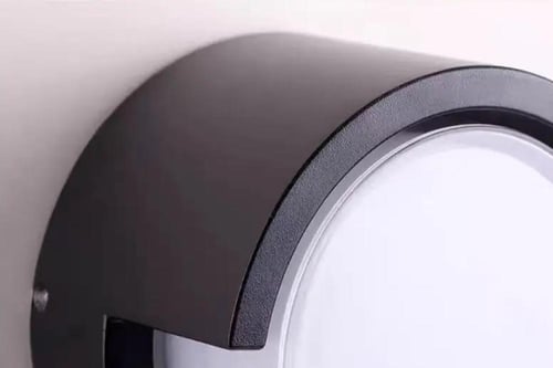 جداري خارجي LED دائري 5 واط بإضاءة صفراء وجرم أسود...