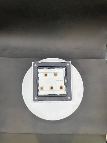 مفتاح ثلاثي بيانو ابيض 16 امبير Felsen ضمان 25 سنة