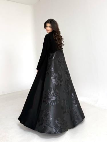 عباية كريب اسود مع تفته هندي