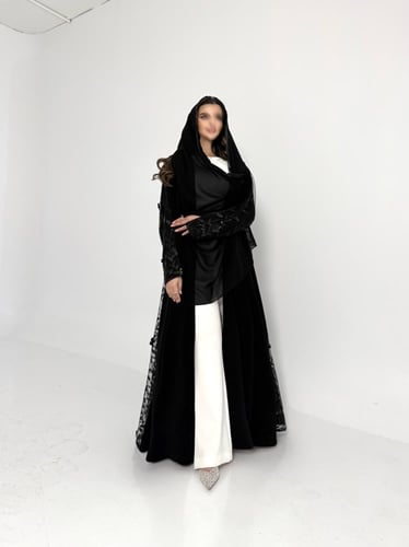 عباية كريب اسود مع تل مطرز