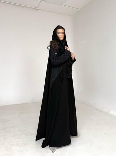 عباية كريب اسود مع دانتيل