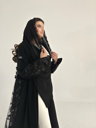 عباية كريب اسود مع تل مطرز