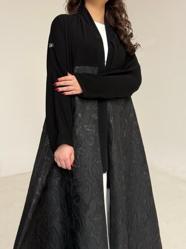 عباية كريب اسود مع جاكار لمعه