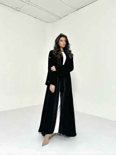 عباية كريب اسود مطرز أسود قصة كلوش