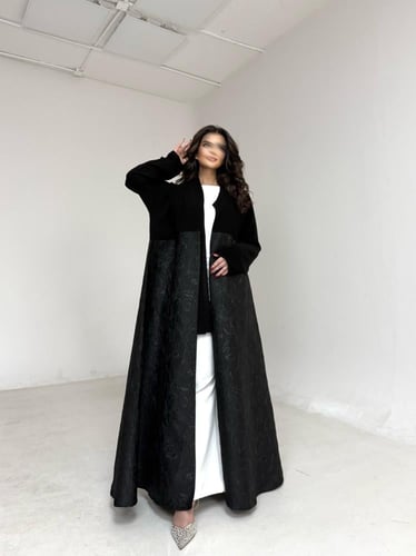 عباية كريب اسود مع جاكار لمعه