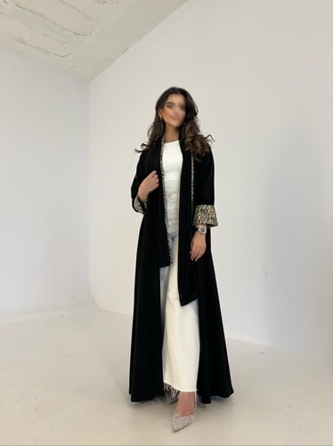 عباية كريب أسود أكمام بيج قصة كلوش