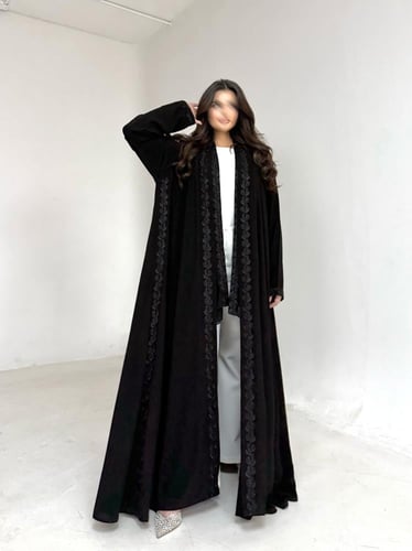 عباية كريب اسود مطرز اسود