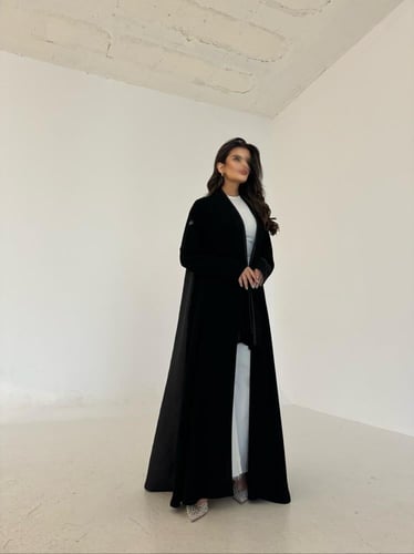 عباية كريب أسود فاحم مع جاكار زري قصة كلوش