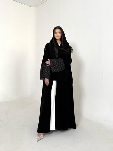 عباية كريب اسود مع اكمام شيفون ربع بشت