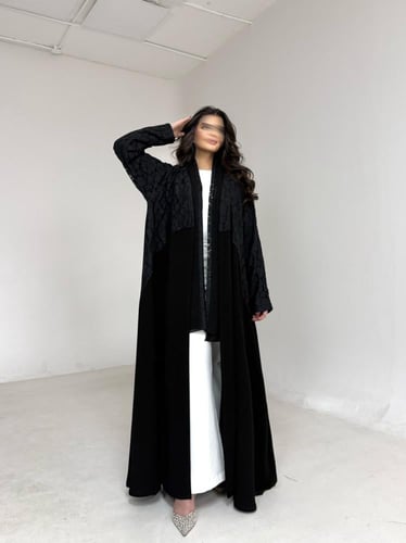 عباية كريب اسود مع دانتيل