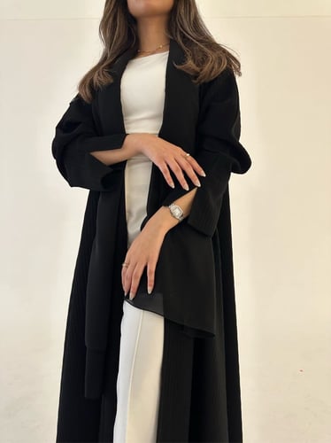 عباية كريب جاكار سواد فاحم قصة كلوش