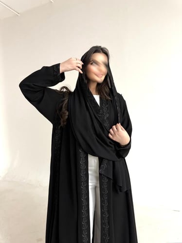 عباية كريب اسود مطرز اسود
