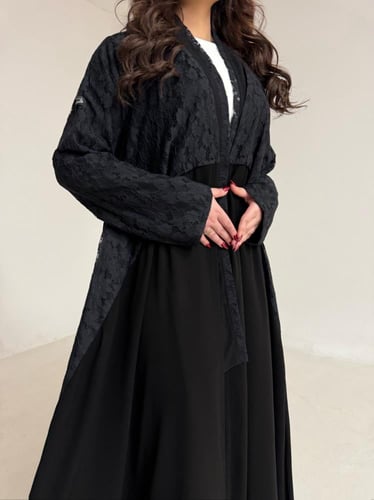 عباية كريب اسود مع دانتيل