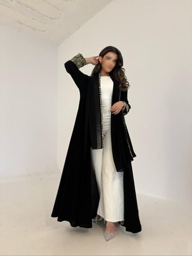 عباية كريب أسود أكمام بيج قصة كلوش