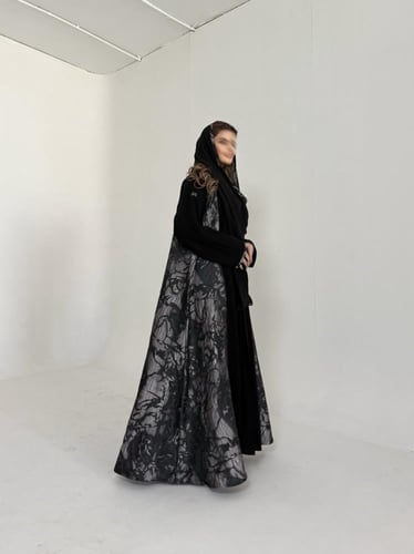 عباية كريب اسود مع تفته روسي