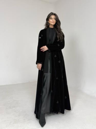 عباية مخمل اسود مطرز اسود
