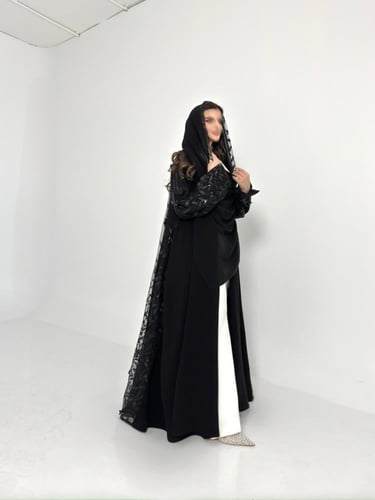 عباية كريب اسود مع تل مطرز