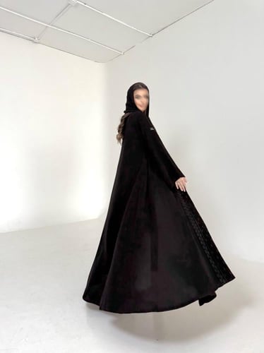 عباية كريب اسود مطرز اسود قصة كلوش