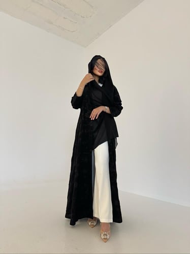 عباية كريب اسود مطرز اسود قصة كلوش