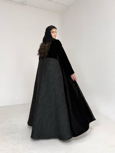 عباية مخمل اسود مع تفته زري