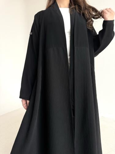 عباية كريب اسود مع جاكار مخطط