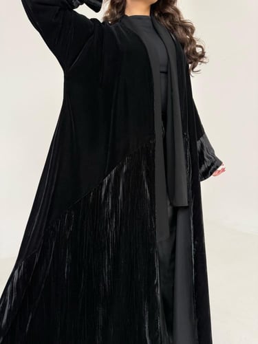 عباية مخمل سادة مع مخمل مكسر