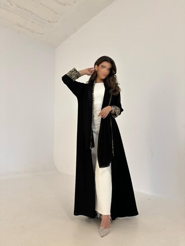 عباية كريب أسود أكمام بيج قصة كلوش