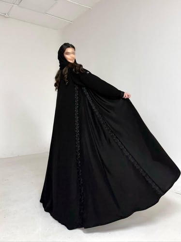 عباية كريب اسود مطرز اسود