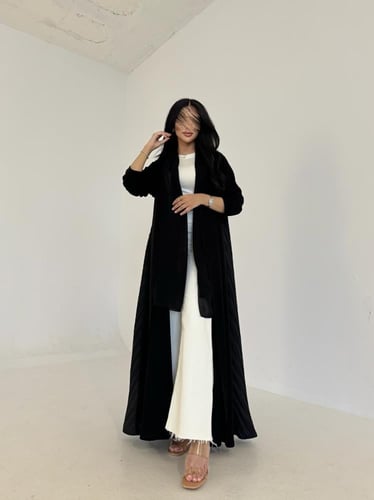 عباية كريب اسود مع كريب مكسر من الخلف قصة كلوش