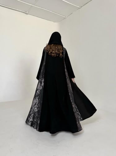 عباية كريب اسود مع تفته روسي