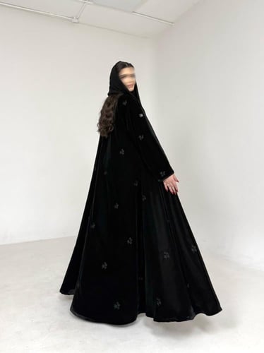 عباية مخمل اسود مطرز اسود