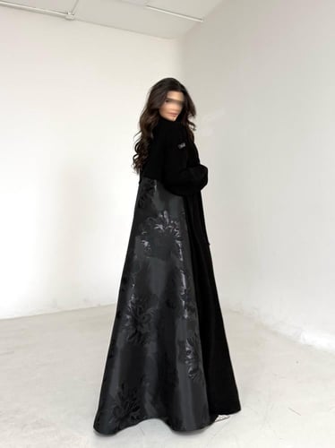 عباية كريب اسود مع تفته هندي