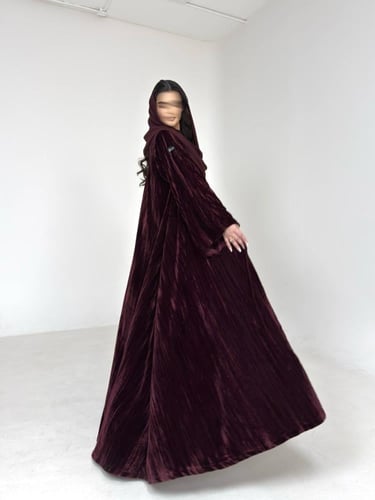 عباية مخمل مكسر عنابي