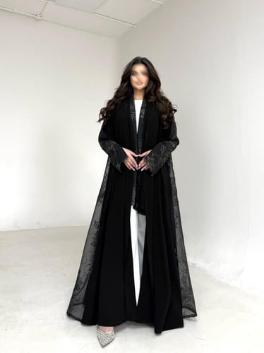 عباية كريب اسود مع اورقنزا مطرز فضي