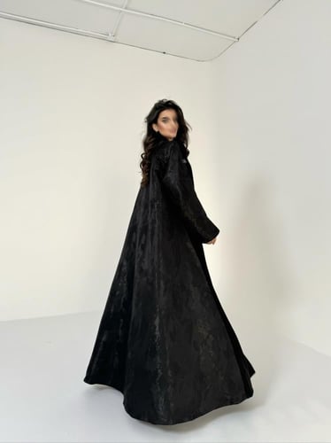 عباية كريب اسود مع تفته هندي قصة كلوش