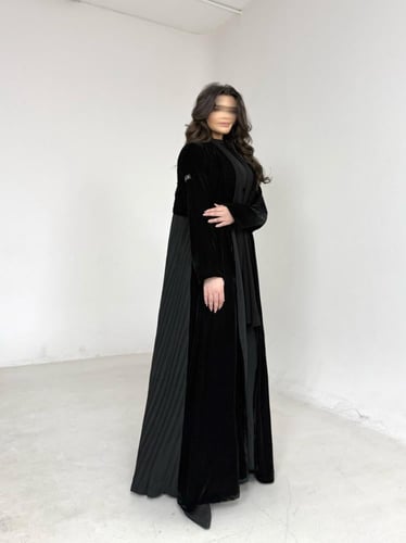 عباية مخمل اسود مع كريب مكسر