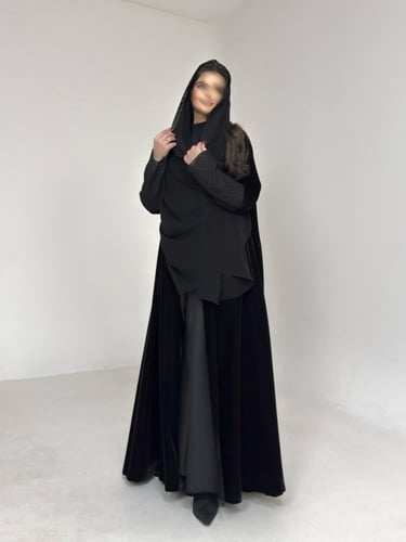 عباية مخمل مع اكمام سنارة اسود