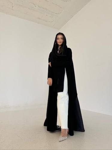 عباية كريب أسود فاحم مع جاكار زري قصة كلوش