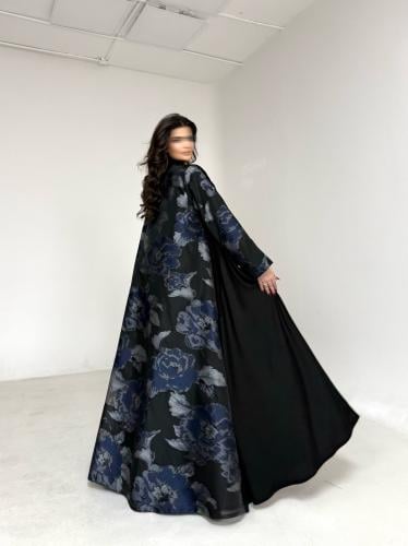 عباية كريب اسود مع اورقنزا كحلي من الخلف