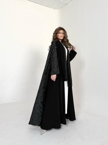 عباية كريب اسود مع تفته من الخلف