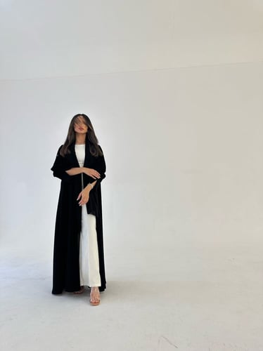 عباية كريب جاكار سواد فاحم قصة كلوش