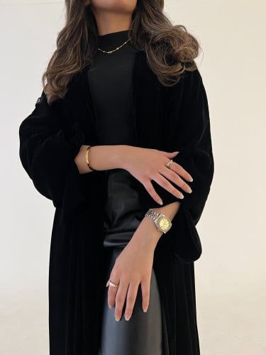 عباية مخمل أسود قصة كلوش