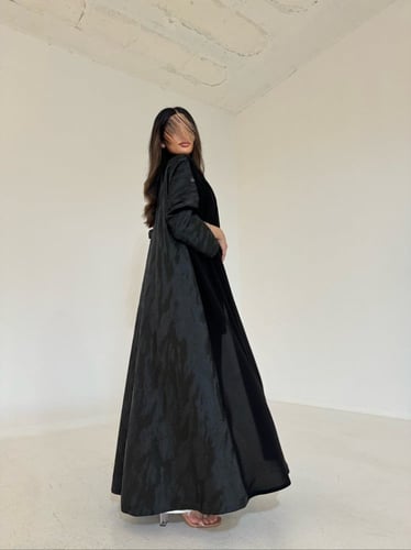 عباية تفتة هندي مع كريب اسود قصة كلوش