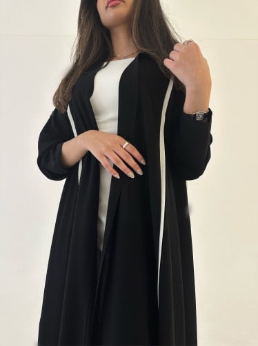عباية كريب أسود مع أوف وايت قصة كلوش